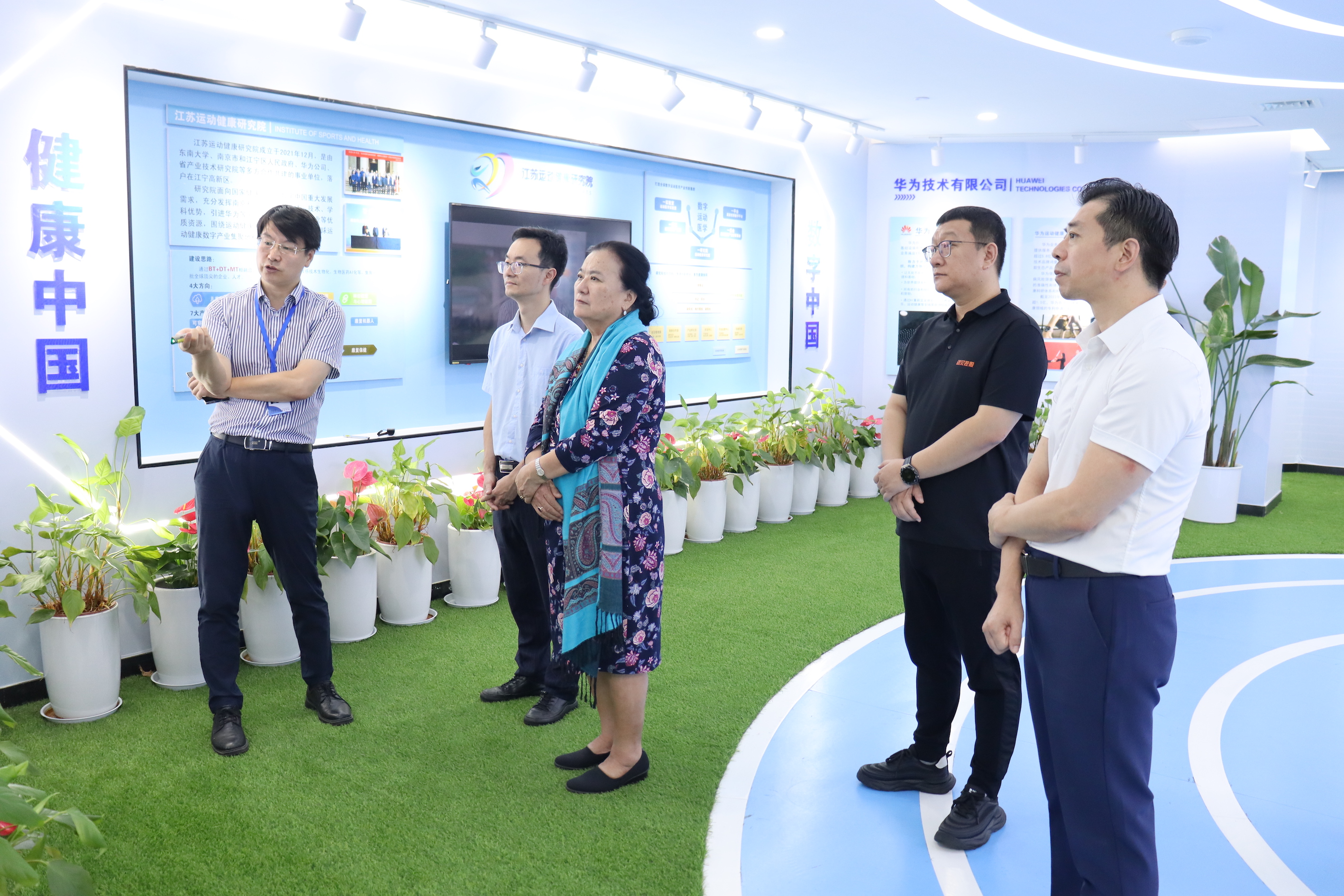 中国科技金融促进会风险投资专业委员会会长修小平一行来研究院考察交流
