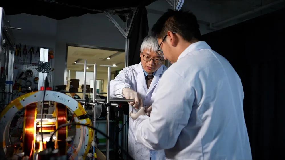 【新华社】两会微视频｜器官芯片+AI：改写“千人一药”，精准医疗迎来新突破！